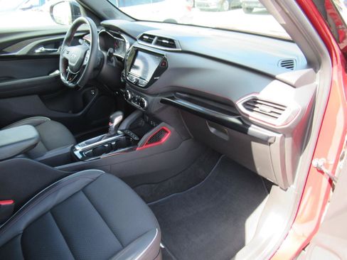 Used 2023 Chevrolet TrailBlazer RS w/ Sun and Liftgate Package FWD image 12