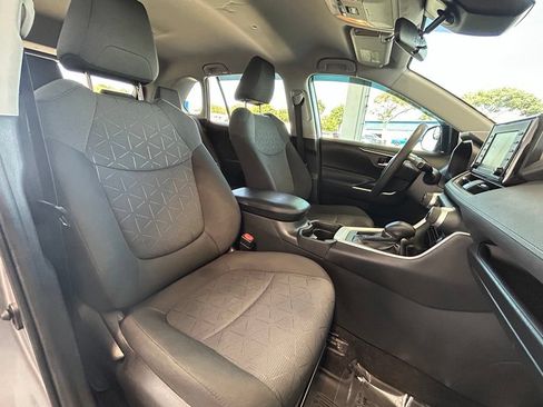 Used 2020 Toyota RAV4 XLE FWD image 28