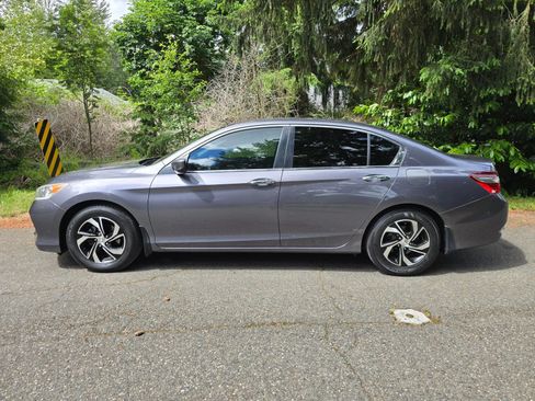 Used 2016 Honda Accord LX image 2