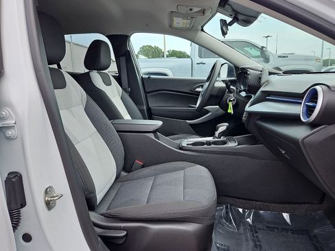 Used 2025 Chevrolet Trax LS FWD image 30