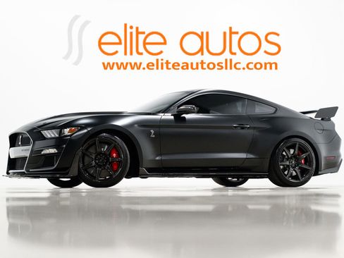Used 2022 Ford Mustang Shelby GT500 w/ Carbon Fiber Track Pack image 1