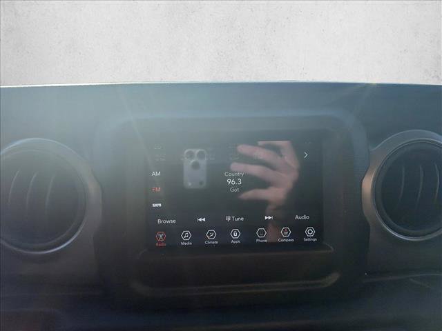 Used 2022 Jeep Gladiator Sport AWD/4WD image 13