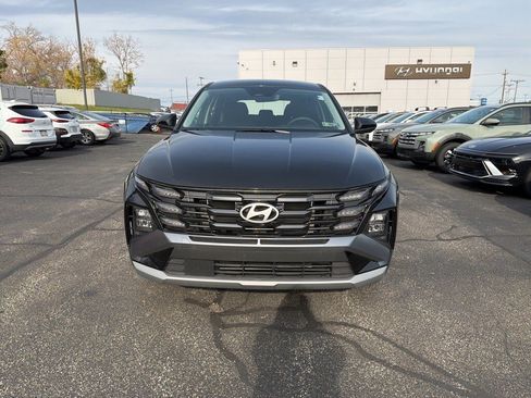 Certified 2025 Hyundai Tucson SE AWD/4WD image 2