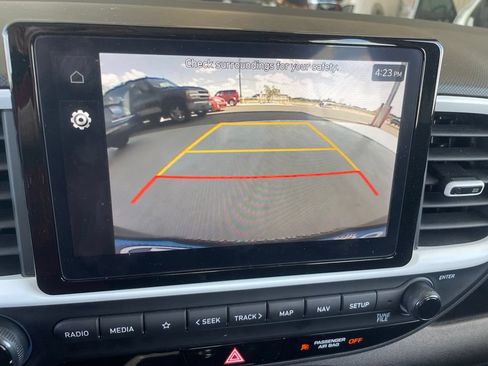 Used 2024 Hyundai Venue Limited FWD image 8