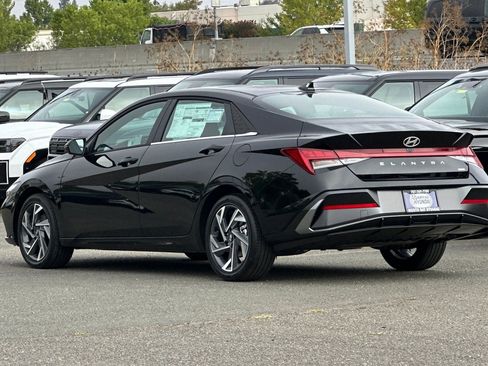 New 2025 Hyundai Elantra Limited image 6