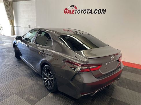 Used 2021 Toyota Camry SE image 10