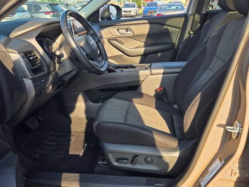 Used 2025 Nissan Rogue SV FWD image 5