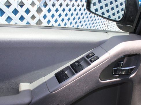Used 2015 Nissan Frontier SV w/ SV Value Truck Package RWD image 18