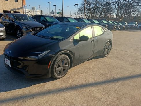 Used 2024 Toyota Prius LE image 1