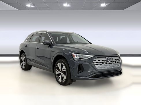 Used 2024 Audi Q8 e-tron Premium Plus w/ Premium Plus Package AWD/4WD image 7