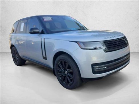 Used 2025 Land Rover Range Rover SE AWD/4WD image 3