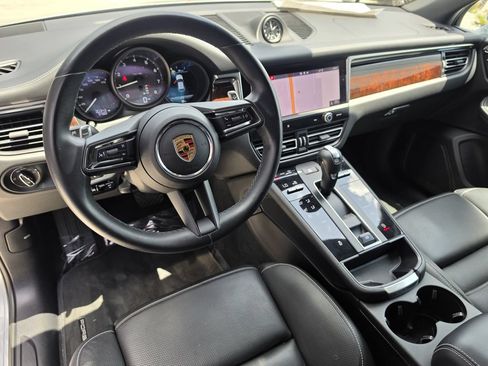 Certified 2023 Porsche Macan AWD/4WD image 5