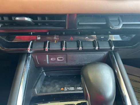 Used 2025 GMC Canyon AT4 w/ AT4 Premium Package image 15