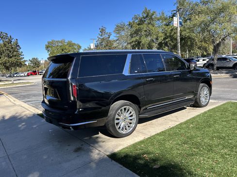 Used 2023 Cadillac Escalade ESV Premium Luxury image 3