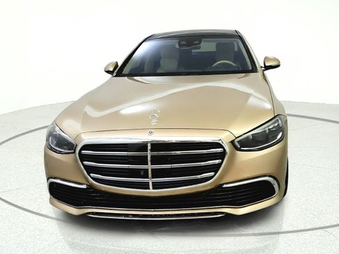 Used 2022 Mercedes-Benz S 500 4MATIC image 2