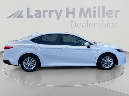 Used 2025 Toyota Camry LE FWD image 6