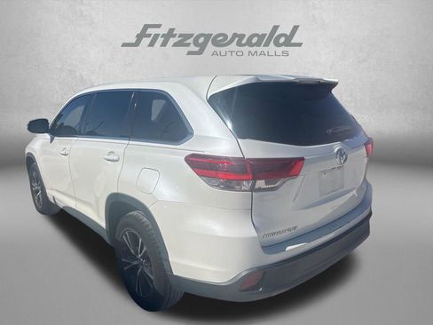 Used 2018 Toyota Highlander LE image 4