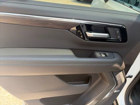 New 2026 Chevrolet Tahoe LT w/ Comfort Package AWD/4WD image 12