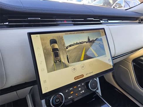 Used 2023 Land Rover Range Rover SE image 32