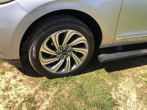 Used 2023 Lincoln Navigator Reserve AWD/4WD image 2