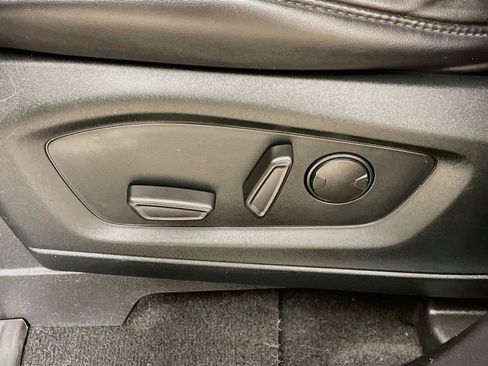Used 2021 Ford Explorer XLT w/ Equipment Group 202A AWD/4WD image 21