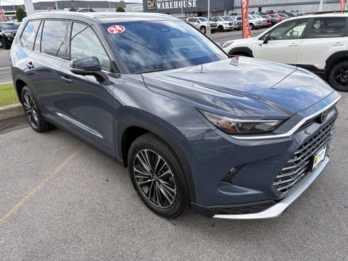 Used 2024 Toyota Grand Highlander AWD Hybrid image 2