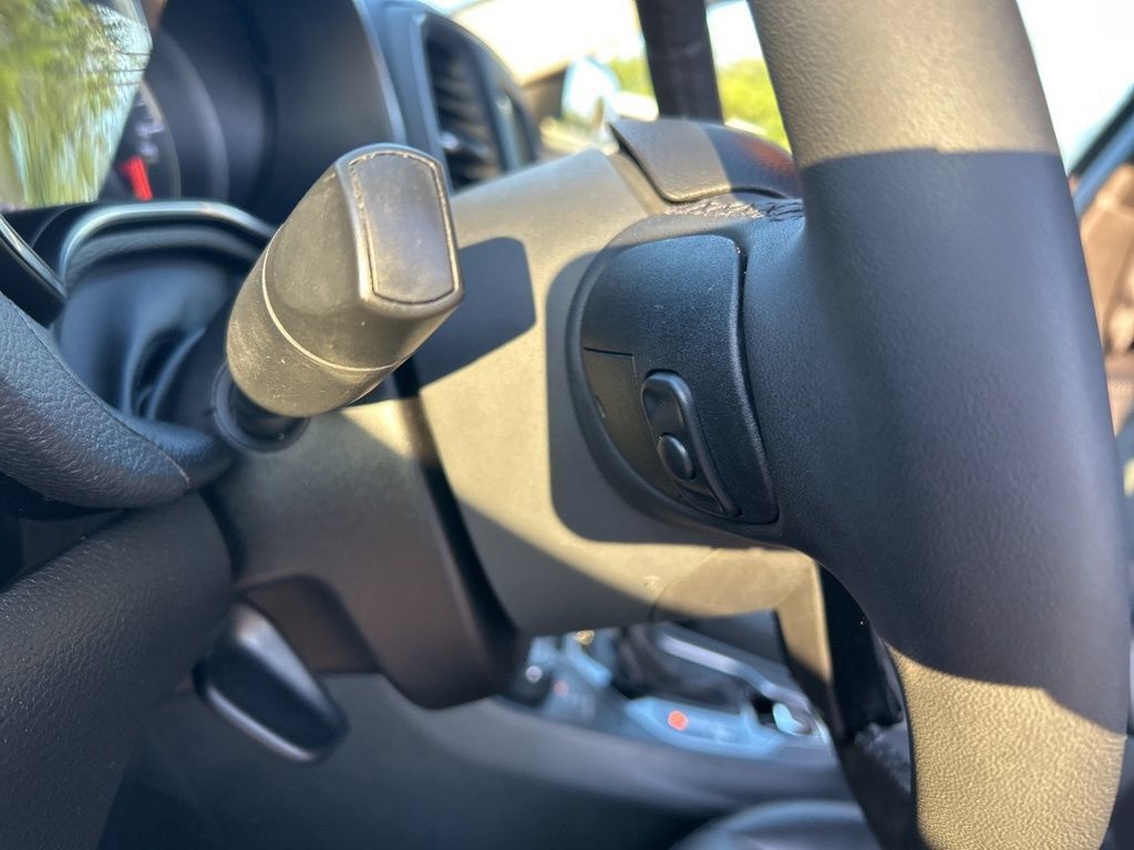 Certified 2023 Jeep Cherokee Altitude Lux AWD/4WD image 40