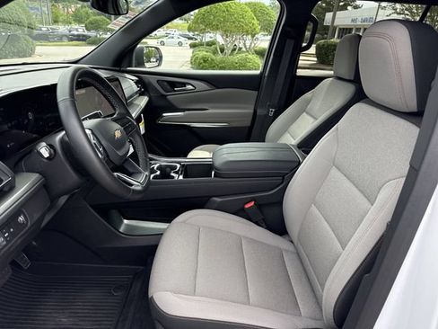 Used 2026 Chevrolet Traverse LT FWD image 10