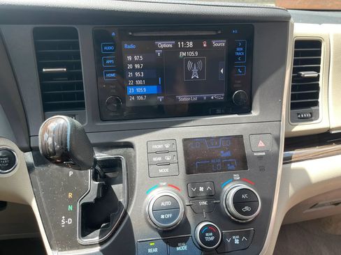 Used 2015 Toyota Sienna XLE w/ XLE Navigation Package FWD image 18