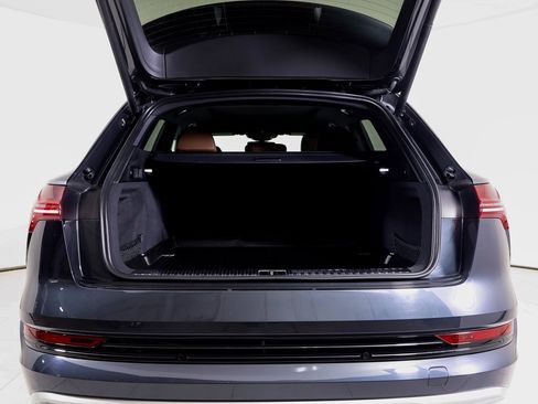Used 2022 Audi e-tron Premium Plus image 13