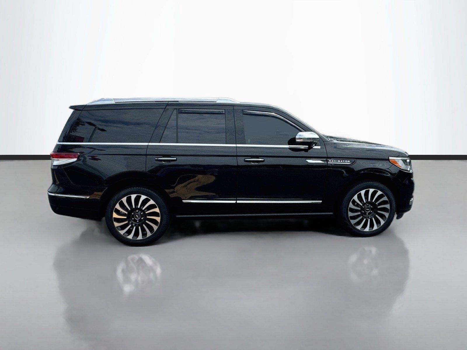 Used 2022 Lincoln Navigator Black Label AWD/4WD image 8