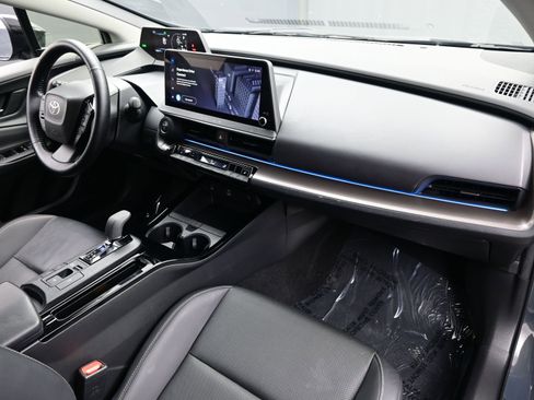Used 2023 Toyota Prius XLE AWD/4WD image 15