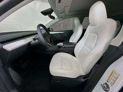 Used 2025 Tesla Model Y Long Range image 13