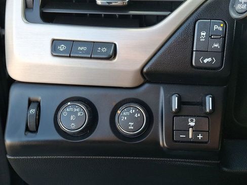 Used 2016 GMC Yukon Denali image 25