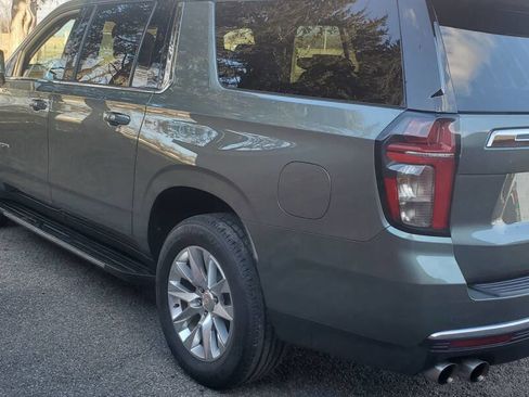 Used 2023 Chevrolet Suburban Premier image 8