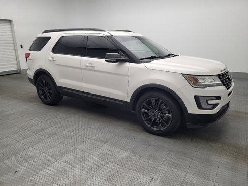 Used 2017 Ford Explorer XLT w/ Equipment Group 202A image 11