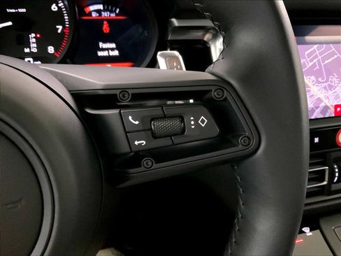 Certified 2023 Porsche Macan image 28