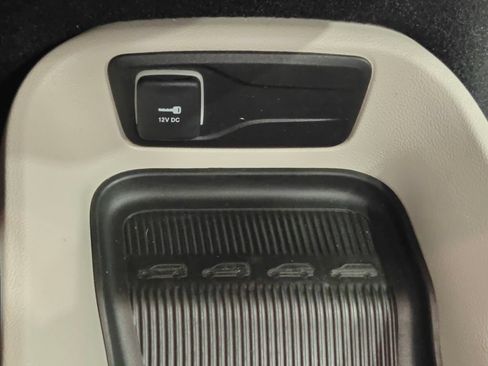 Used 2024 Chrysler Pacifica Touring-L FWD image 52