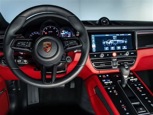 Certified 2026 Porsche Macan GTS AWD/4WD image 21