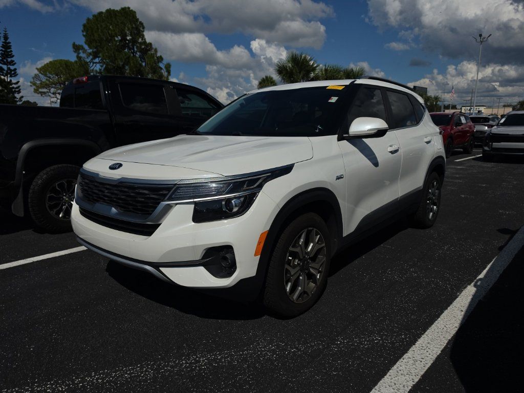 Certified 2021 Kia Seltos EX AWD/4WD image 6