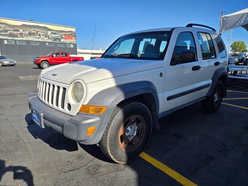 Used 2007 Jeep Liberty Sport w/ Off Road Group AWD/4WD image 7