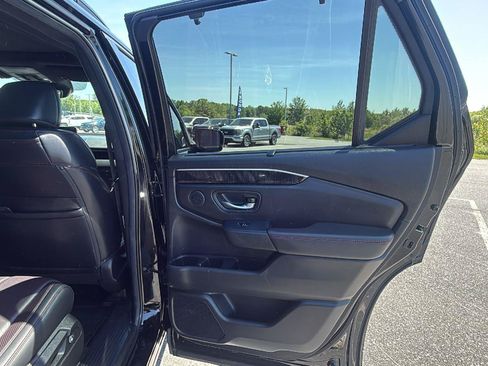 Certified 2025 Honda Pilot Black Edition image 18