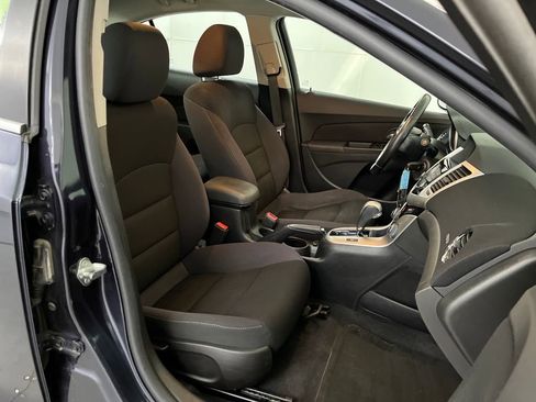 Used 2014 Chevrolet Cruze LT w/ Technology Package image 21