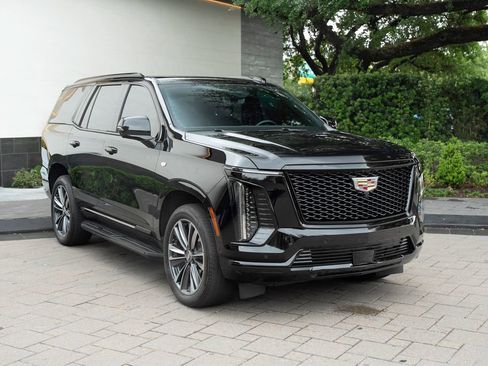 Used 2025 Cadillac Escalade Sport AWD/4WD image 2