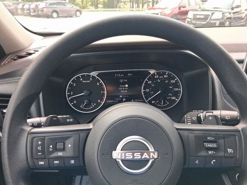 Used 2023 Nissan Rogue S FWD image 17