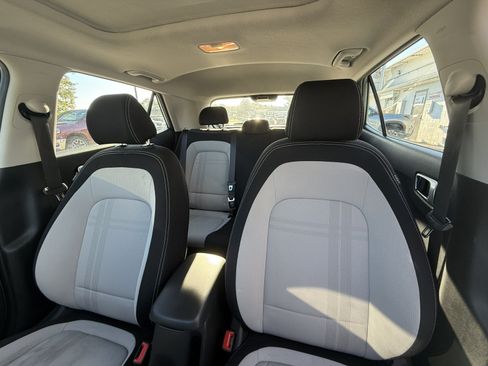 Used 2025 Hyundai Venue SEL FWD image 10