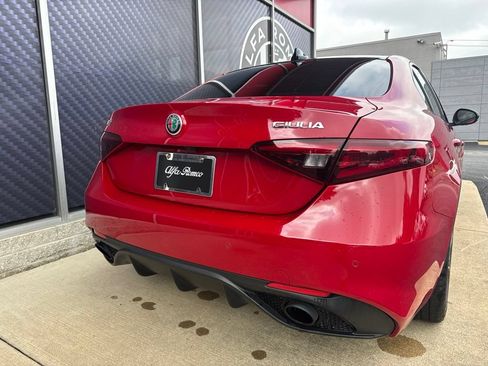Used 2022 Alfa Romeo Giulia Veloce AWD/4WD image 7