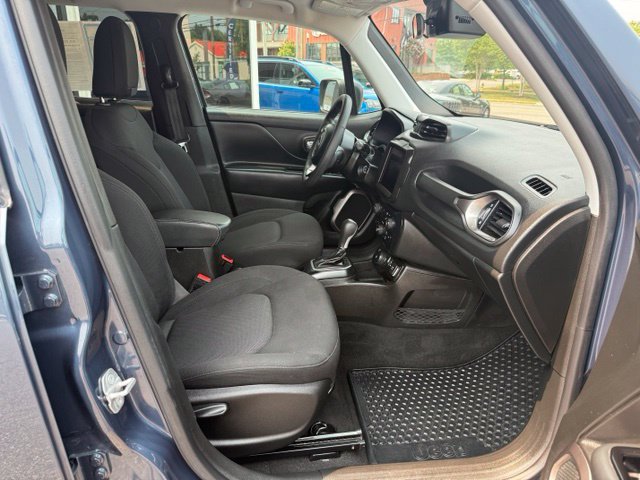 Used 2023 Jeep Renegade Latitude AWD/4WD image 10