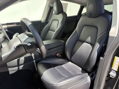 Used 2024 Tesla Model Y 2WD image 11