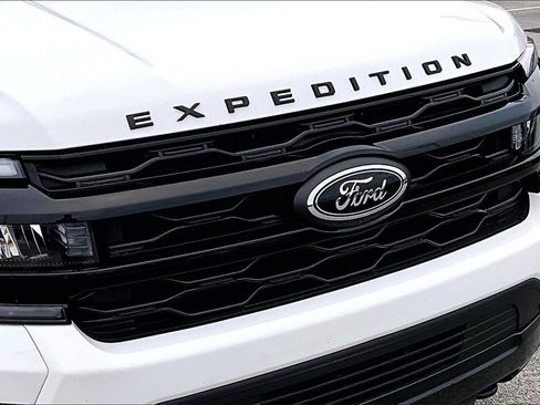 Used 2022 Ford Expedition Max Limited image 31